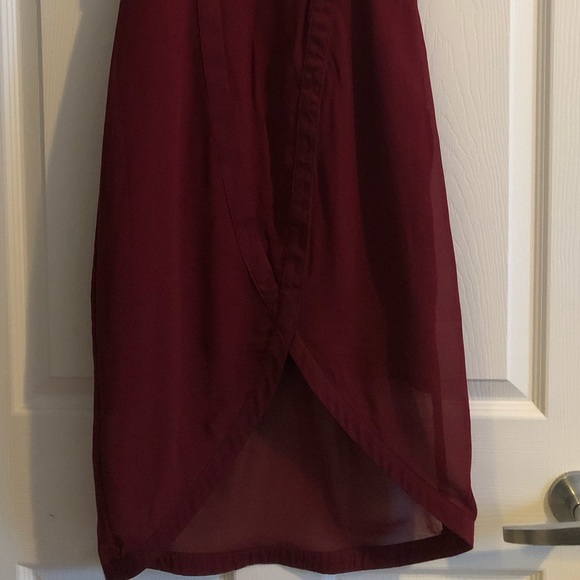 Crimson high-neck, open back, cocktail dress - Picture 5 of 5